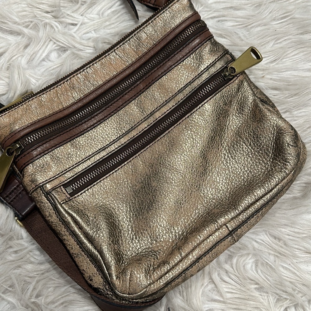 Fossil Explorer Metallic Leather Crossbody Bag - Picture 4 of 13